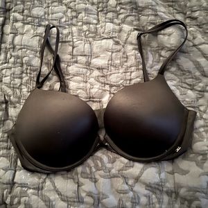 Black Victoria’s Secret very sexy push-up bra 34D